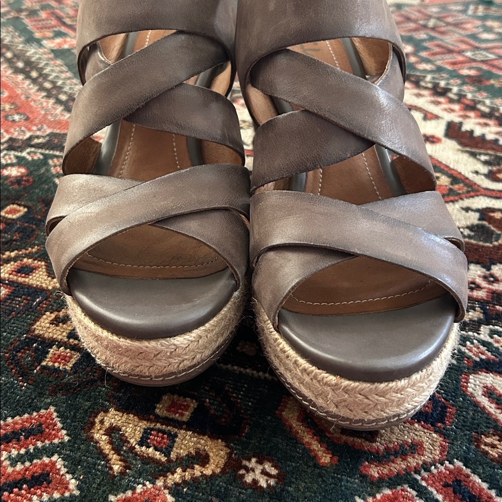 (9) Women’s Clarks Indigo Amelia Dark Brown Leather & Raffia Wedges - Picture 2 of 8